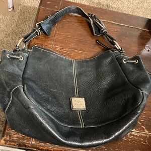 Dooney & Bourke med size black leather pebble bag